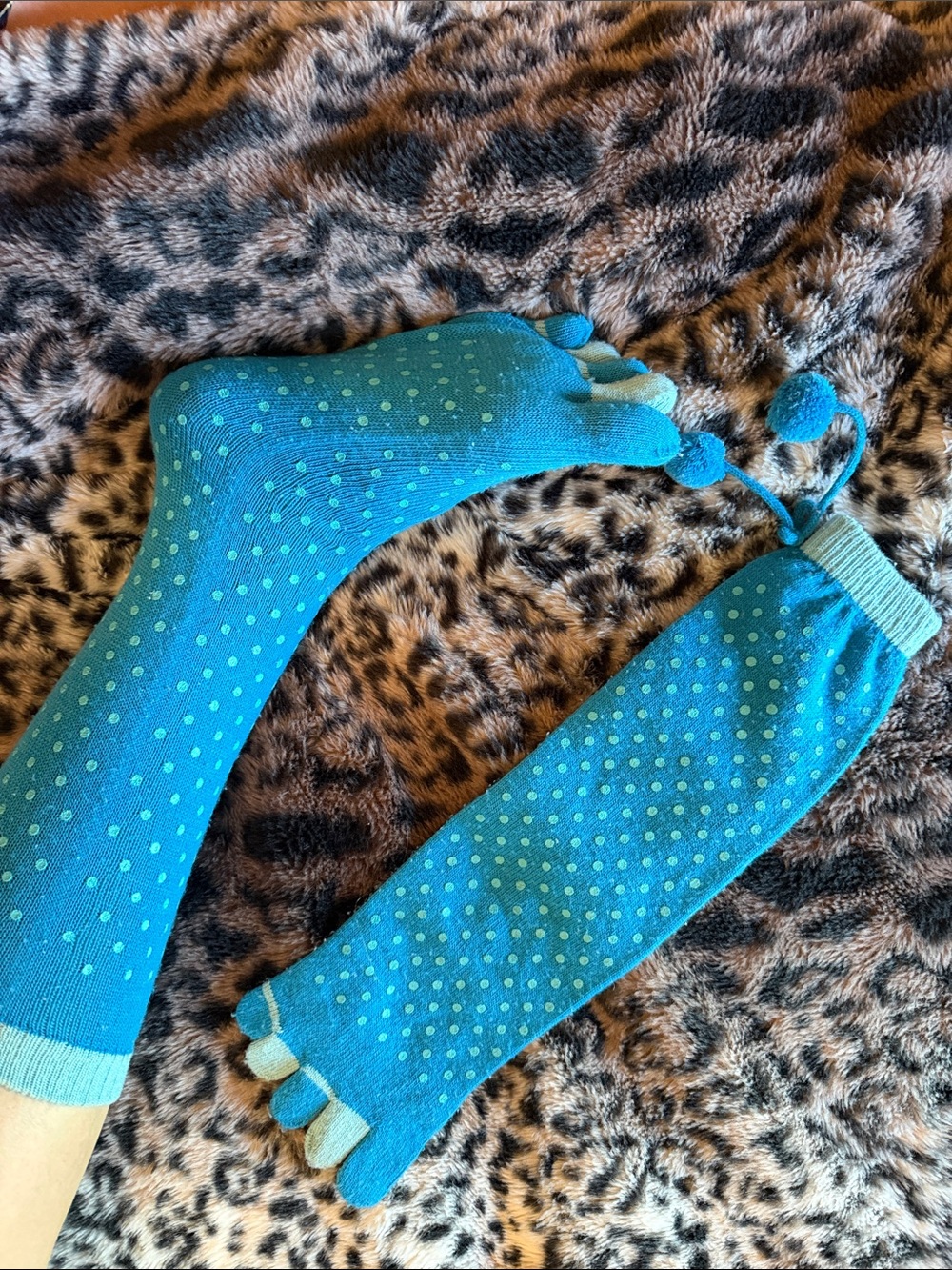 Unbranded Men's Teal Toe Socks with Grip Dots